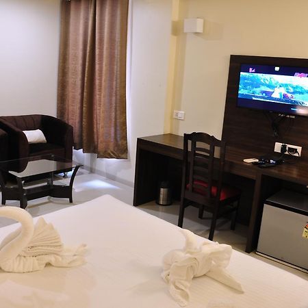 Royal Inn Khandwa Exterior foto