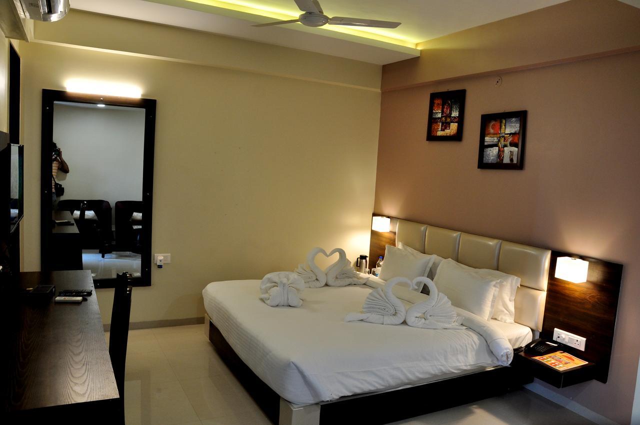 Royal Inn Khandwa Exterior foto